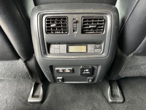 Used 2020 Nissan Pathfinder SL image 32