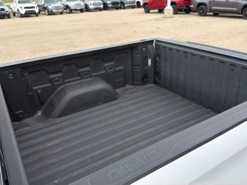 Used 2025 GMC Sierra 1500 Elevation w/ Preferred Package AWD/4WD image 15
