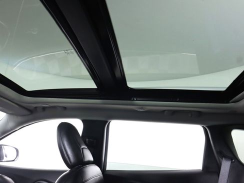 Used 2019 Jeep Cherokee Limited AWD/4WD image 30