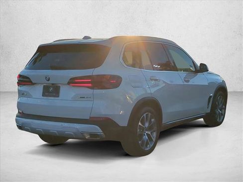New 2026 BMW X5 xDrive40i w/ Premium Package AWD/4WD image 2