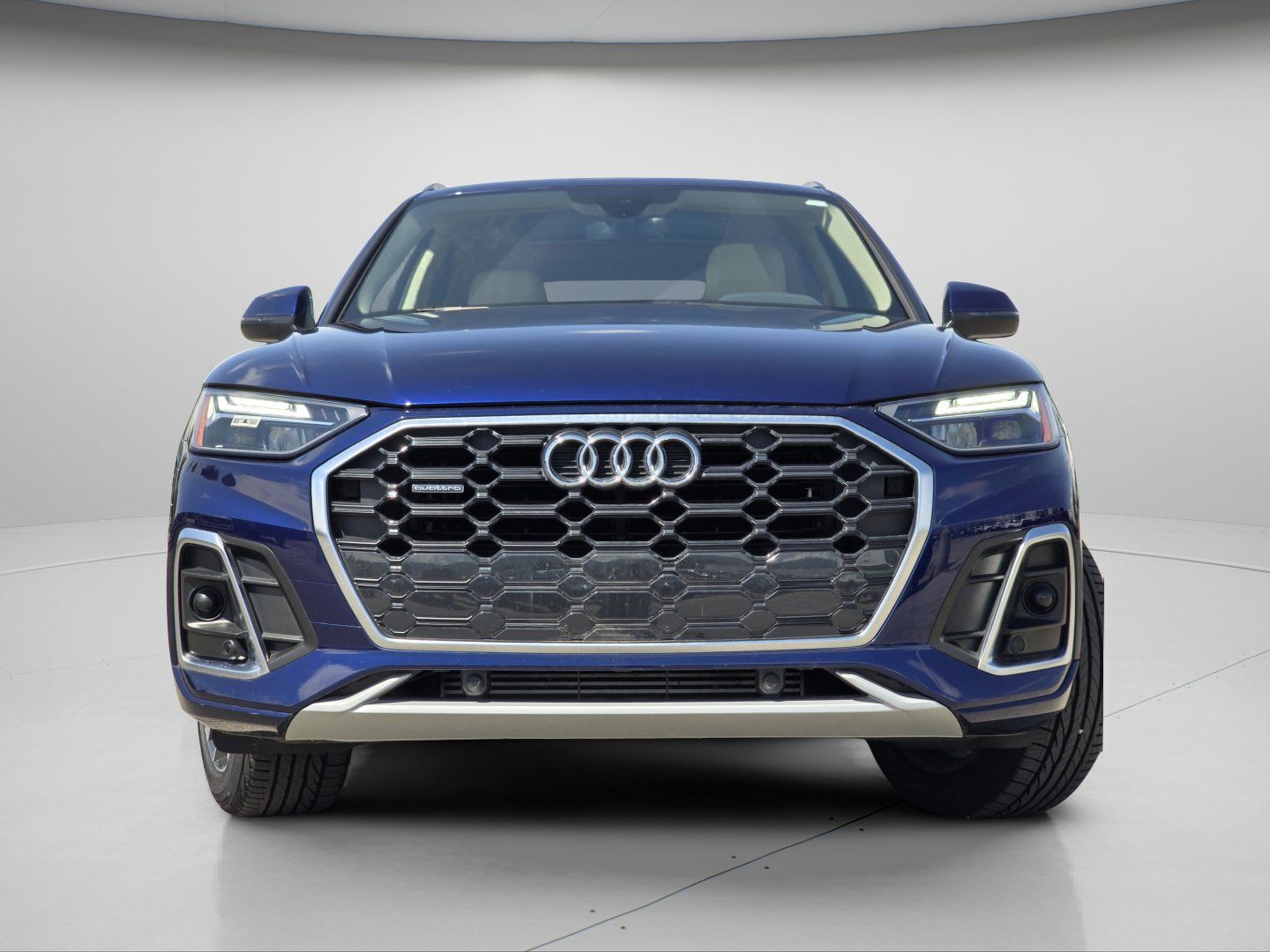 Used 2023 Audi Q5 2.0T Premium w/ Convenience Package AWD/4WD image 3