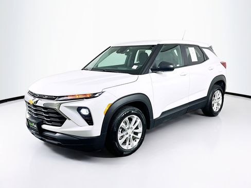 Used 2024 Chevrolet TrailBlazer LS FWD image 3