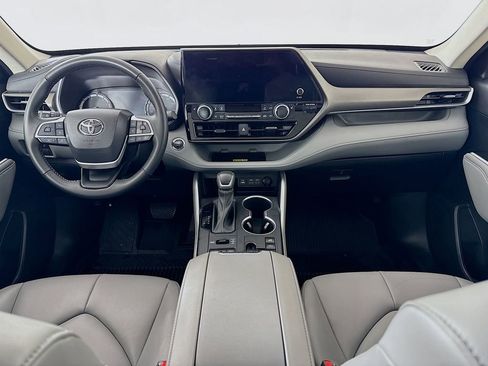 Certified 2023 Toyota Highlander XLE image 11