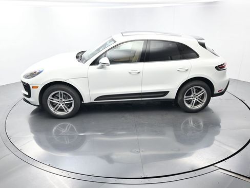 Certified 2023 Porsche Macan image 34