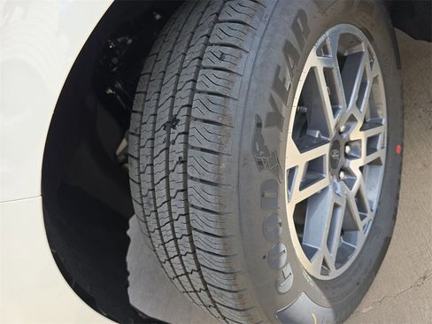 New 2025 Ford Expedition Active image 31