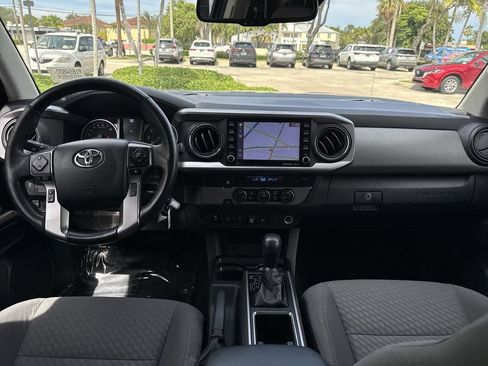 Used 2022 Toyota Tacoma SR5 RWD image 14