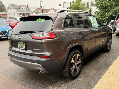 Used 2019 Jeep Cherokee Limited AWD/4WD image 5