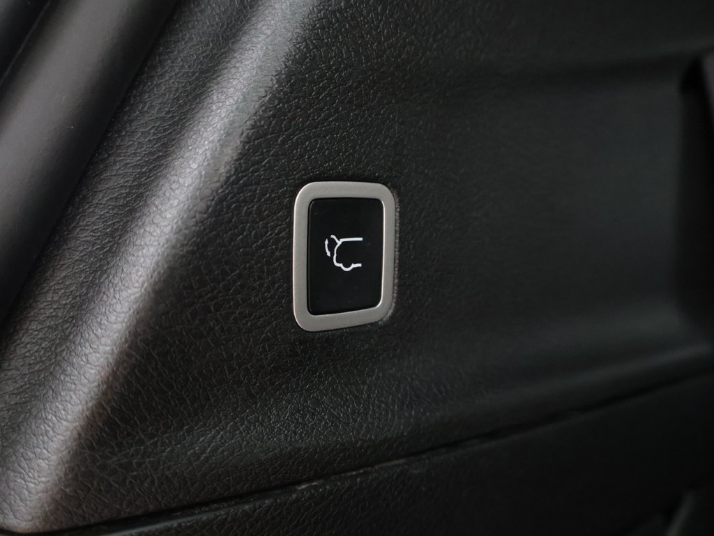 Used 2024 Chrysler Pacifica Limited FWD image 8