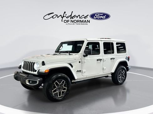 Used 2026 Jeep Wrangler Unlimited Sahara AWD/4WD image 4
