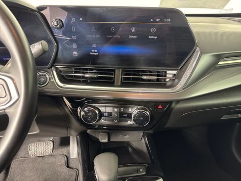 Used 2024 Chevrolet Trax ACTIV w/ Sunroof Package FWD image 29