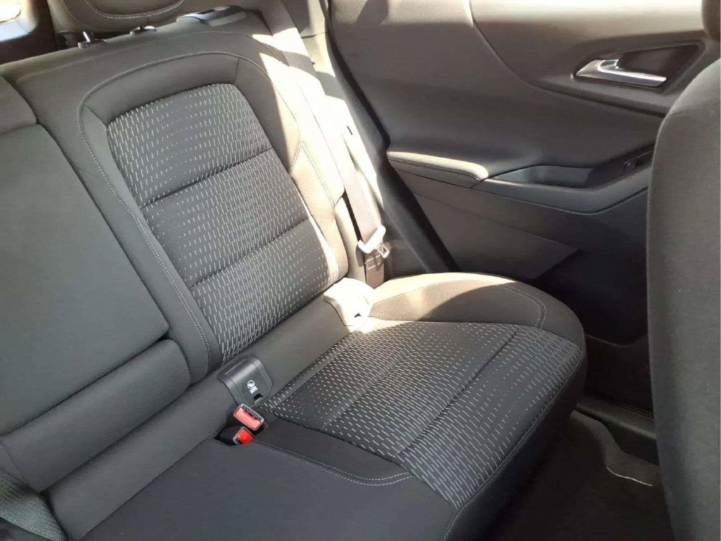 Used 2026 Chevrolet Equinox LT FWD image 17