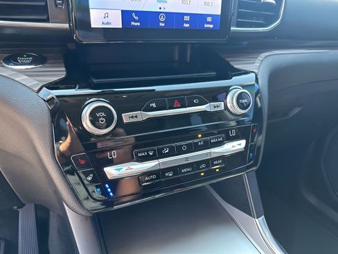 Used 2021 Ford Explorer Limited w/ Equipment Group 301A RWD image 39