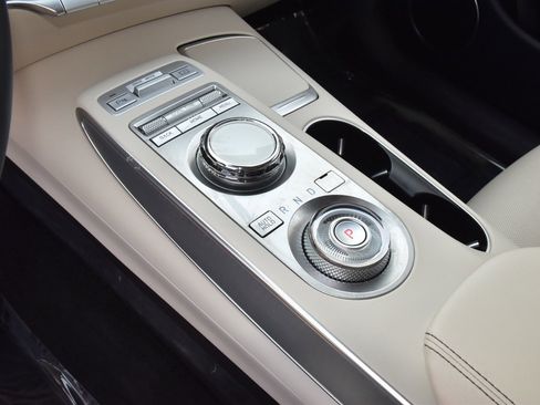 Used 2023 Genesis GV70 2.5T w/ Select Package image 30