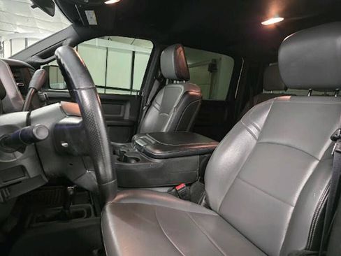 Used 2022 RAM 2500 Tradesman w/ Chrome Appearance Group AWD/4WD image 3