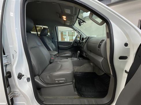 Used 2013 Nissan Frontier SL RWD image 27