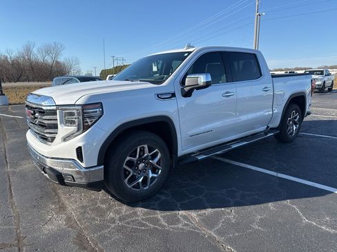 Used 2022 GMC Sierra 1500 SLT image 1