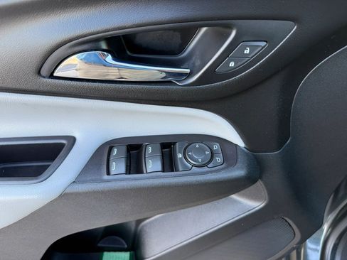 Used 2021 Chevrolet Equinox LT image 9