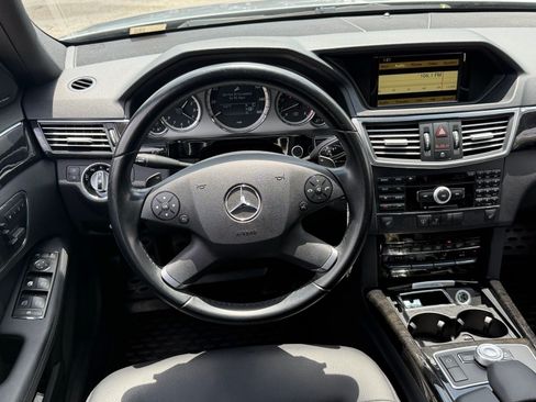 Used 2010 Mercedes-Benz E 350 4MATIC Sedan image 12