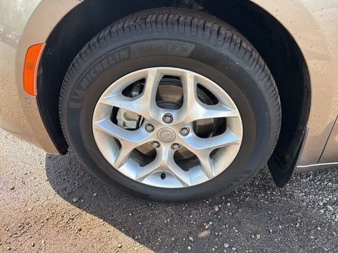 Used 2018 Chrysler Pacifica Touring-L Plus w/ Advanced Safetytec Group FWD image 10