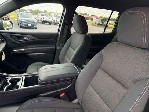 New 2026 Chevrolet Traverse LT image 8