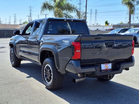 Certified 2025 Toyota Tacoma TRD Off-Road AWD/4WD image 7