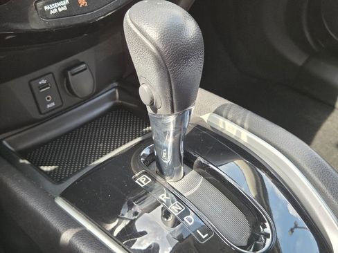 Used 2016 Nissan Rogue SL image 33