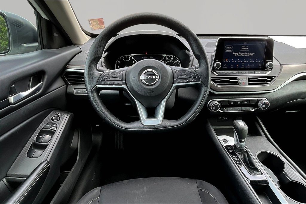 Used 2025 Nissan Altima 2.5 SV FWD image 10
