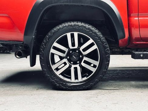 Used 2020 Toyota Tacoma TRD Off-Road AWD/4WD image 40