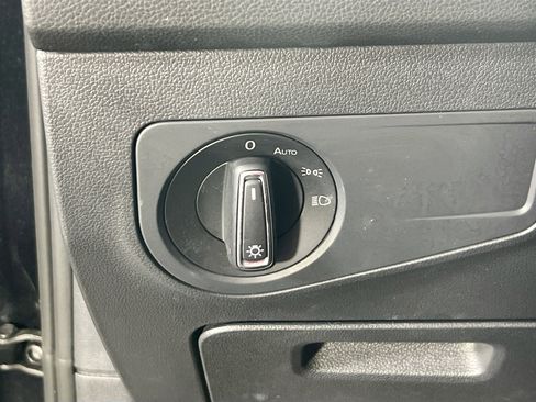 Used 2022 Volkswagen Tiguan SE R-Line image 10