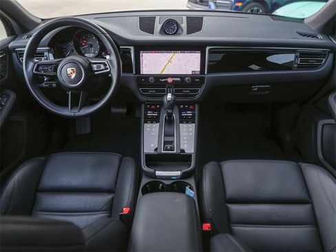 Used 2025 Porsche Macan image 34