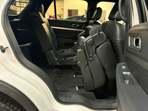 Used 2018 Ford Explorer XLT w/ Equipment Group 202A image 23