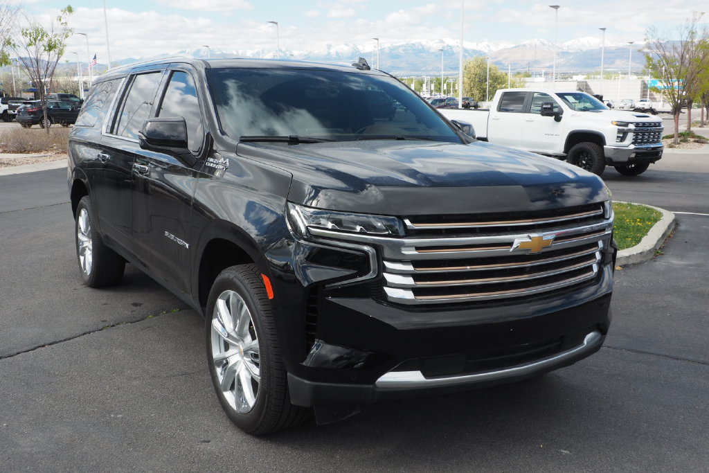 Used 2022 Chevrolet Suburban High Country w/ Premium Package 2 AWD/4WD image 9