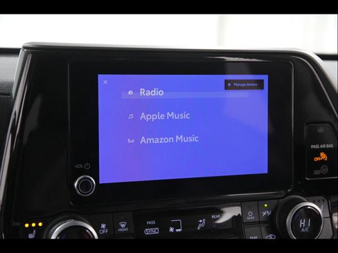 Used 2023 Toyota Highlander XLE image 11