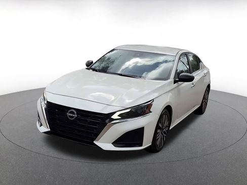 Used 2025 Nissan Altima 2.5 SV image 7