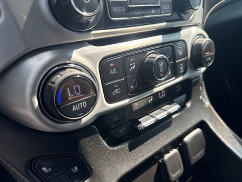 Certified 2017 GMC Yukon SLT AWD/4WD image 25
