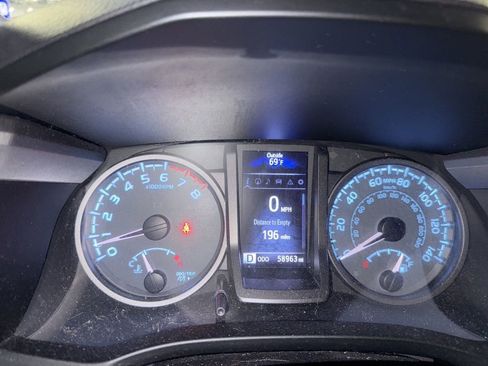 Used 2019 Toyota Tacoma TRD Off-Road image 11