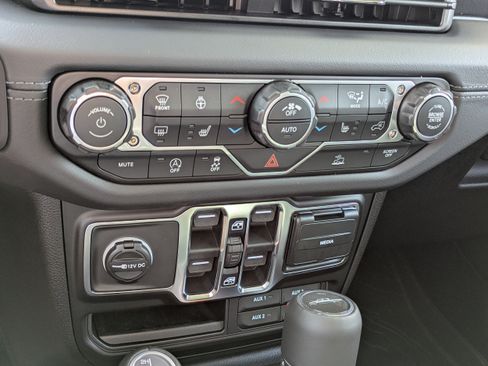 New 2026 Jeep Gladiator Sport AWD/4WD image 12