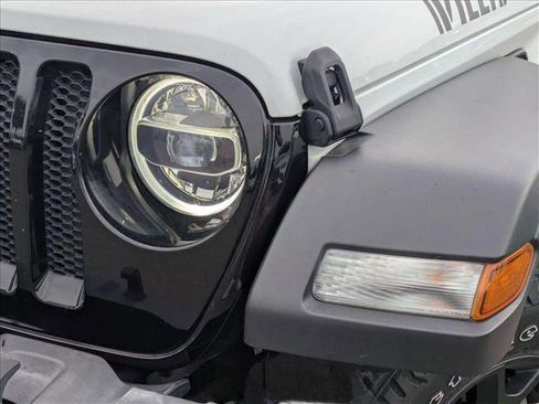Used 2022 Jeep Wrangler Sport AWD/4WD image 9