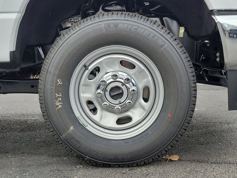 New 2026 Ford F250 XL w/ FX4 Off-Road Package image 9