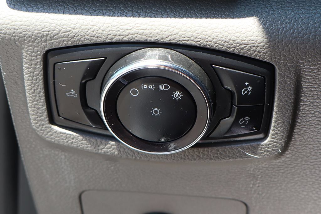 Used 2020 Ford F550 Luxury RWD image 25