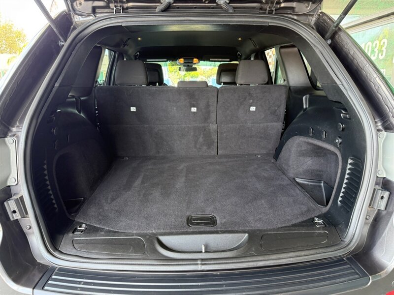 Used 2019 Jeep Grand Cherokee Laredo RWD image 35