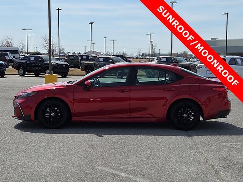 Used 2025 Toyota Camry SE w/ Convenience Package FWD image 3
