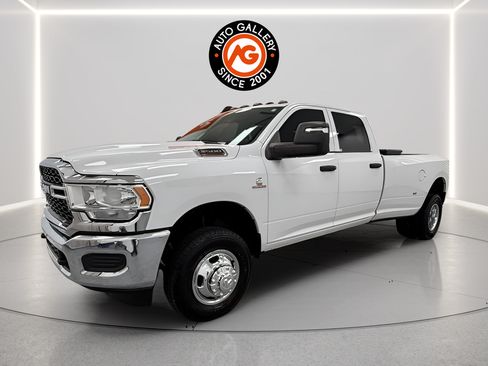 Used 2024 RAM 3500 Tradesman w/ Chrome Appearance Group AWD/4WD image 3