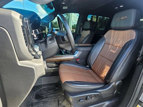 Used 2024 Chevrolet Silverado 2500 High Country w/ High Country Premium Package AWD/4WD image 4