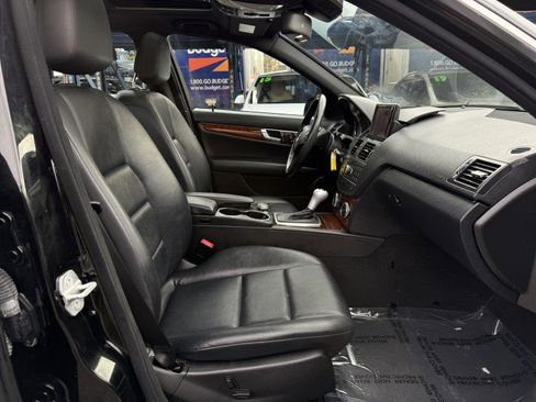 Used 2011 Mercedes-Benz C 300 4MATIC Sedan image 24