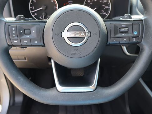 Used 2023 Nissan Rogue SV FWD image 11