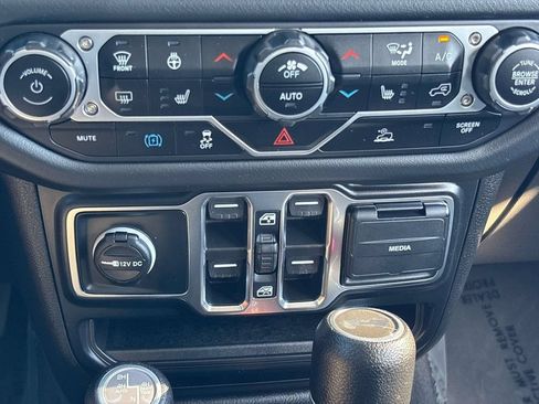 Used 2024 Jeep Wrangler Unlimited Sahara w/ Technology Group AWD/4WD image 24
