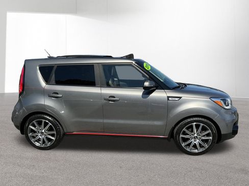 Used 2018 Kia Soul ! w/ Tech Package FWD image 3