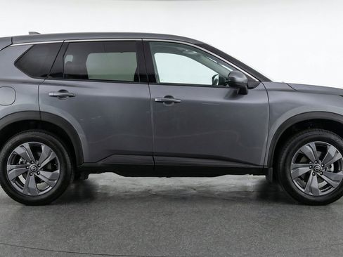 Used 2025 Nissan Rogue SV AWD/4WD image 11
