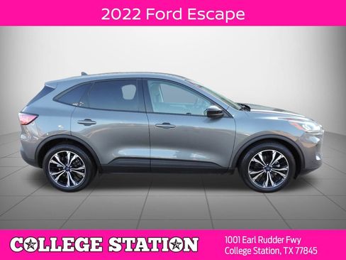 Used 2022 Ford Escape SE w/ SE Sport Appearance Package FWD image 2